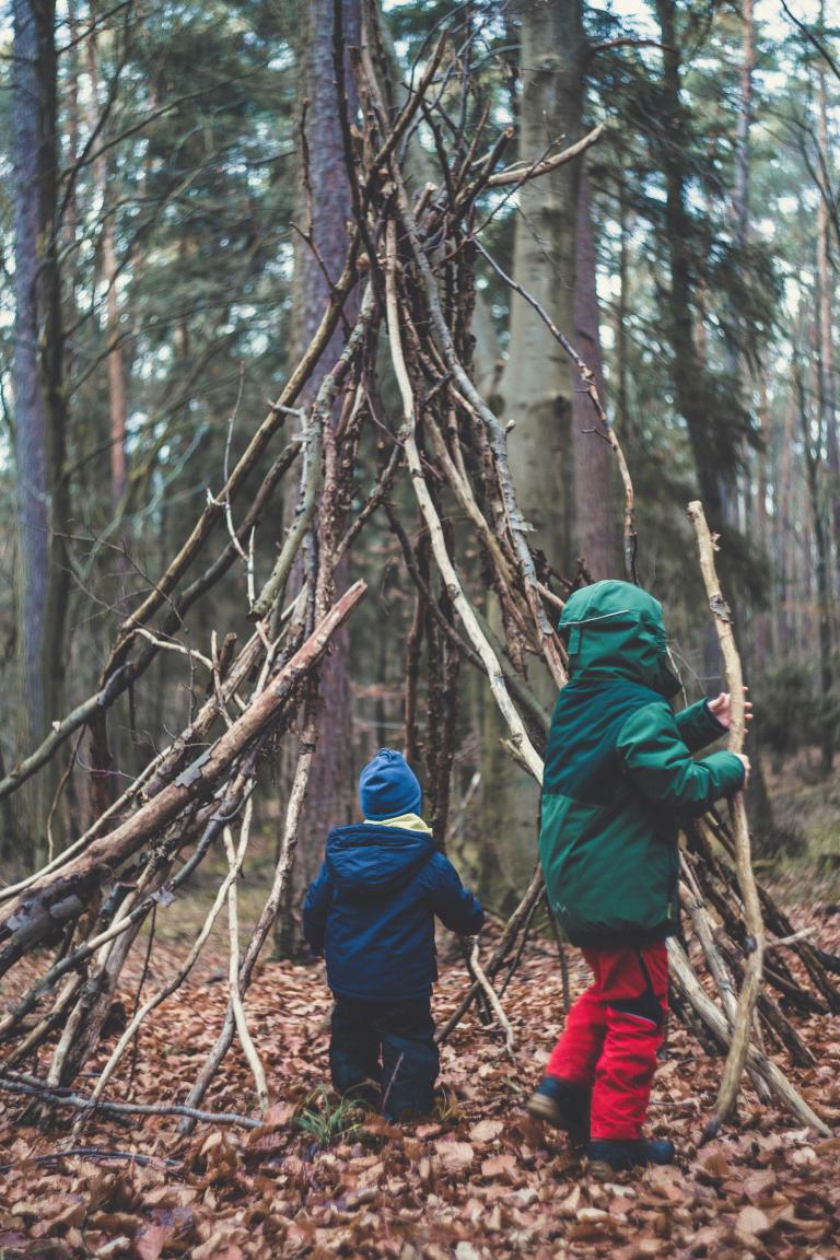 Kinderen in bos